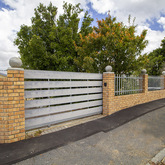 Street View  Of Entrance - Rooftops Guest House Accommodation - Xplorio™ Bredasdorp