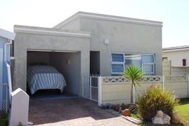 R950,000 | 1 Bedroom House for Sale in Pearly Beach