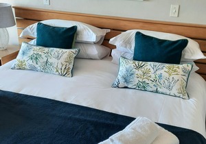 Much-needed getaway to the Cape Whale Coast this Easter!