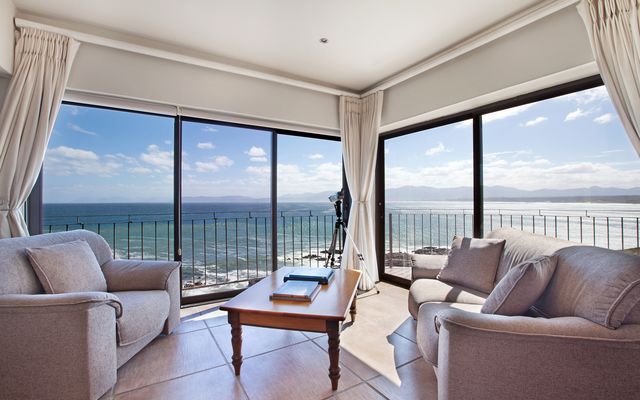 Livibg_area_with_seaview_1562083305_1649322338