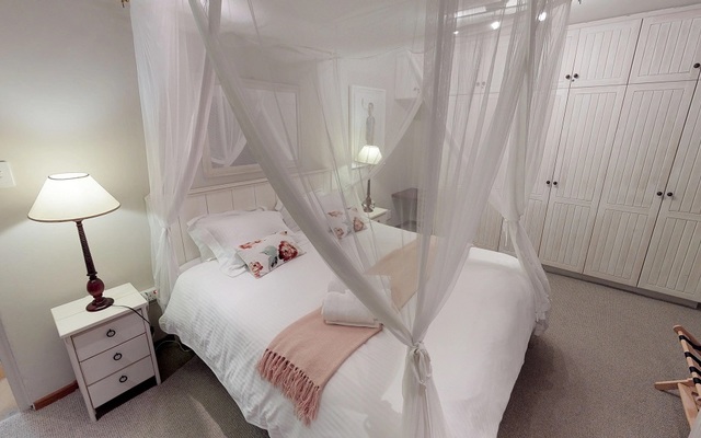 Whale_Huys_Gansbaai_Master_Bedroom_1562134285_1649322339