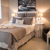 Tin Cup - The Vintage Crane Guest House - Xplorio™ Caledon