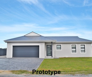 R3,750,000 | 3 Bedroom House For Sale in Struisbaai