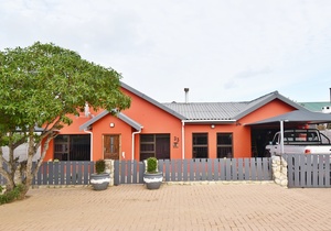 R3,000,000 | 3 Bedroom House For Sale in Struisbaai