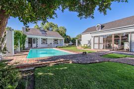 R4,500,000 | 7 Bedroom House For Sale in Bredasdorp