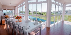 The_white_house_pearly_upstairs_dining_or_breakfast_table_pool_view_1512570198_1657195297