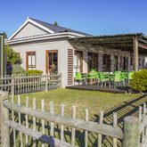 Outside View - Fynbos Shoppe and Coffee Shoppe - Xplorio™ Gansbaai