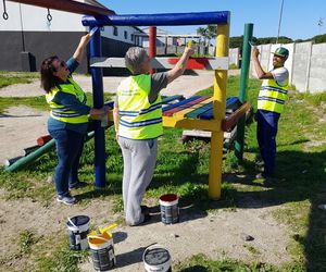 Gansbaai CPF Executive Committee: Painting Play Area