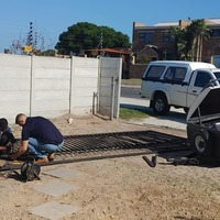 Fixing Welding Gate - Thunder Services & Solar - Xplorio™ Gansbaai 