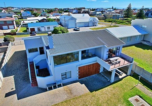 R4,500,000 | 6 Bedroom House For Sale in Struisbaai