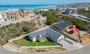R3,499,000 | 3 Bedroom House For Sale in Struisbaai