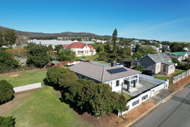 R2,095,000 | 3 Bedroom House For Sale in Bredasdorp