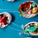 Christmas Decor - Pot en Gieter Gift Basket - Xplorio™ Gansbaai