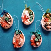 Christmas Decor - Pot en Gieter Gift Basket - Xplorio™ Gansbaai