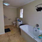 Main En Suite - Rest and Sea Self-catering - Xplorio™ Gansbaai Main En Suite - Rest and Sea Self-catering - Xplorio™ Gansbaai