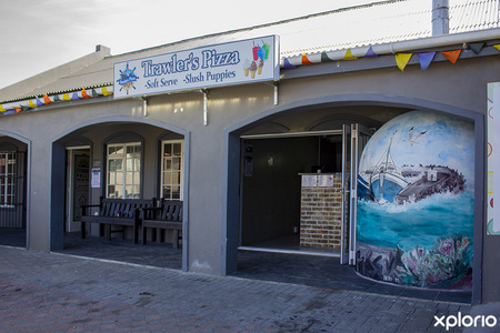 gansbaai_take_away_trawlers_pizza_outside_view_copy_1669018932