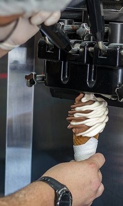 gansbaai_take_away_trawlers_pizza_ice_cream_copy_1669019198