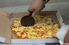 gansbaai_take_away_trawlers_pizza_pizza_ready_for_delivery_copy_1669019386