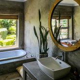 Bathroom - 35 On Basil - Xplorio™ Caledon